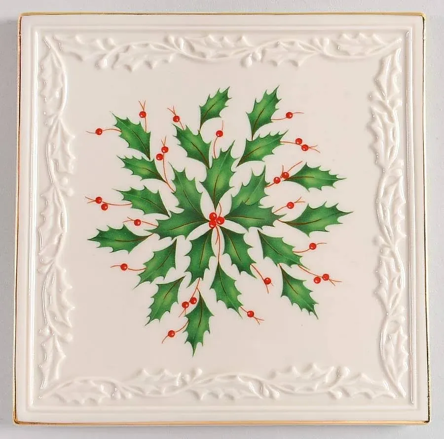 Lenox Holiday Carved Trivet Footed 6 in  (15.3 cm)   Holly Christmas