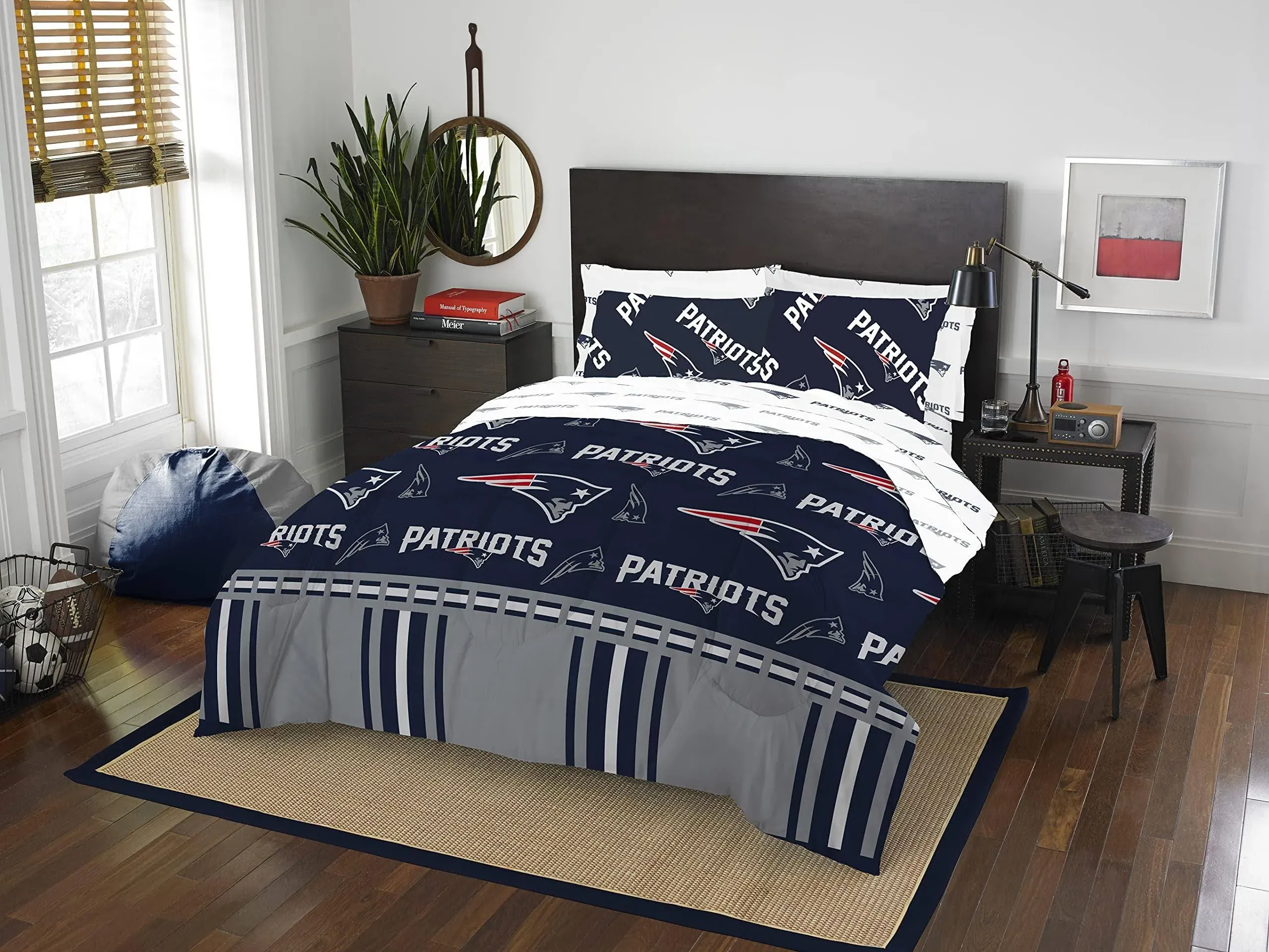 Northwest NFL New England Patriots Unisex-Adult Bed in a Bag Set, Queen, Rotary