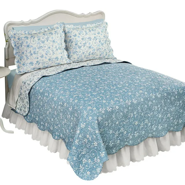 Reversible Two-Tone Floral Quilt with Scalloped Edges